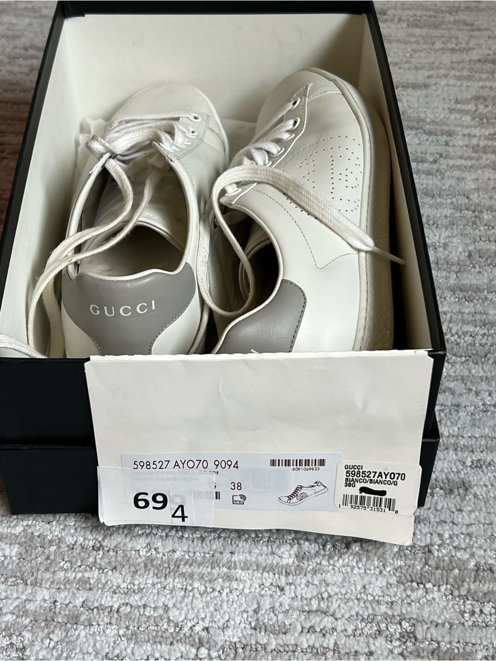 Gucci White Leather Low-Top Sneakers with Gray Heel Patch, authentic